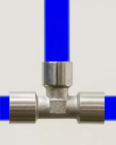 threaded pipe fitting with tube